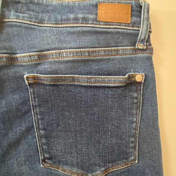 Judy Blue High Rise Slim Fit Medium Wash Released Hem Sz 13/31 - Picture 8 of 15